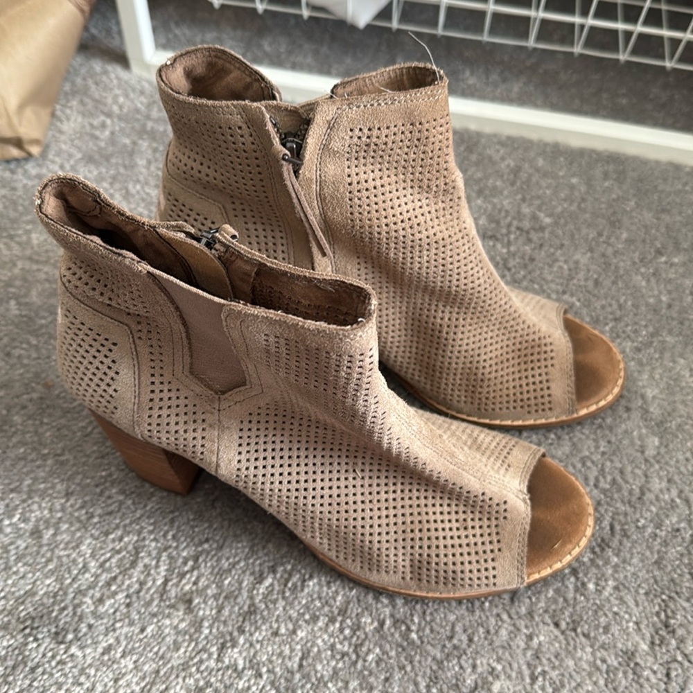TOMS Majorca Peep Toe Suede Booties Taupe Size 8.5